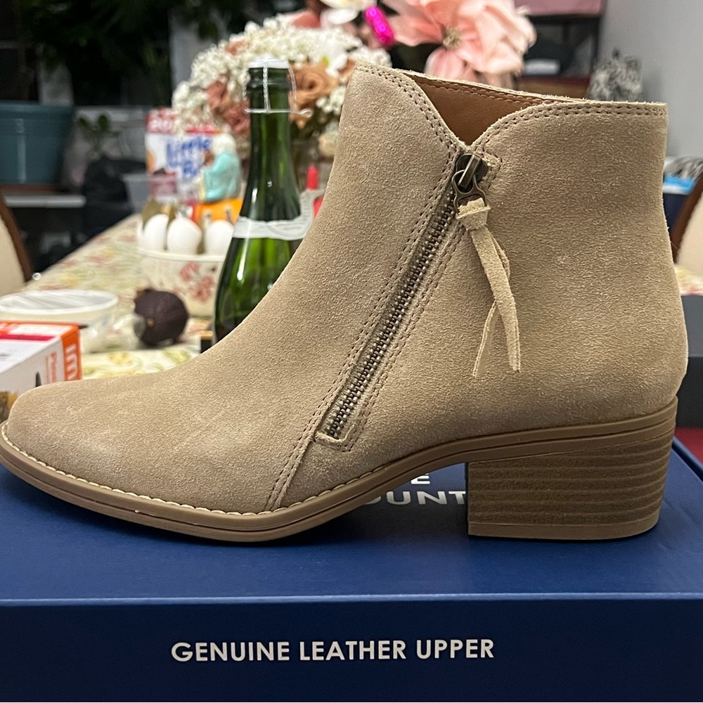 NWT White Mountain Women Ankle Boots Color:Taupe